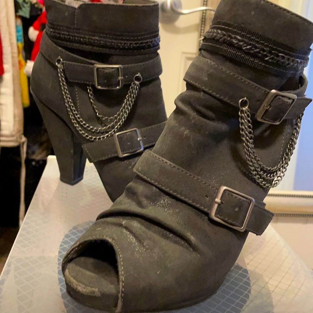 Pair of shoes booties, slightly worn.